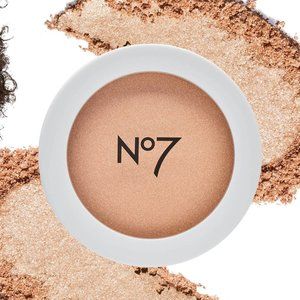 No7 Illuminating Pressed Highlighting Powder in Golden Glow, 9g.